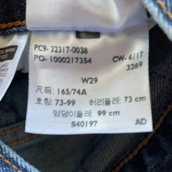 Levi’s 501 High Rise Raw Hem Shorts - Picture 5 of 6